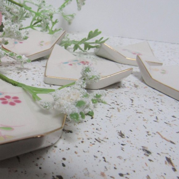 Flower Ceramic "Hashi-oki" Chopstick Rest - Picture 5 of 9